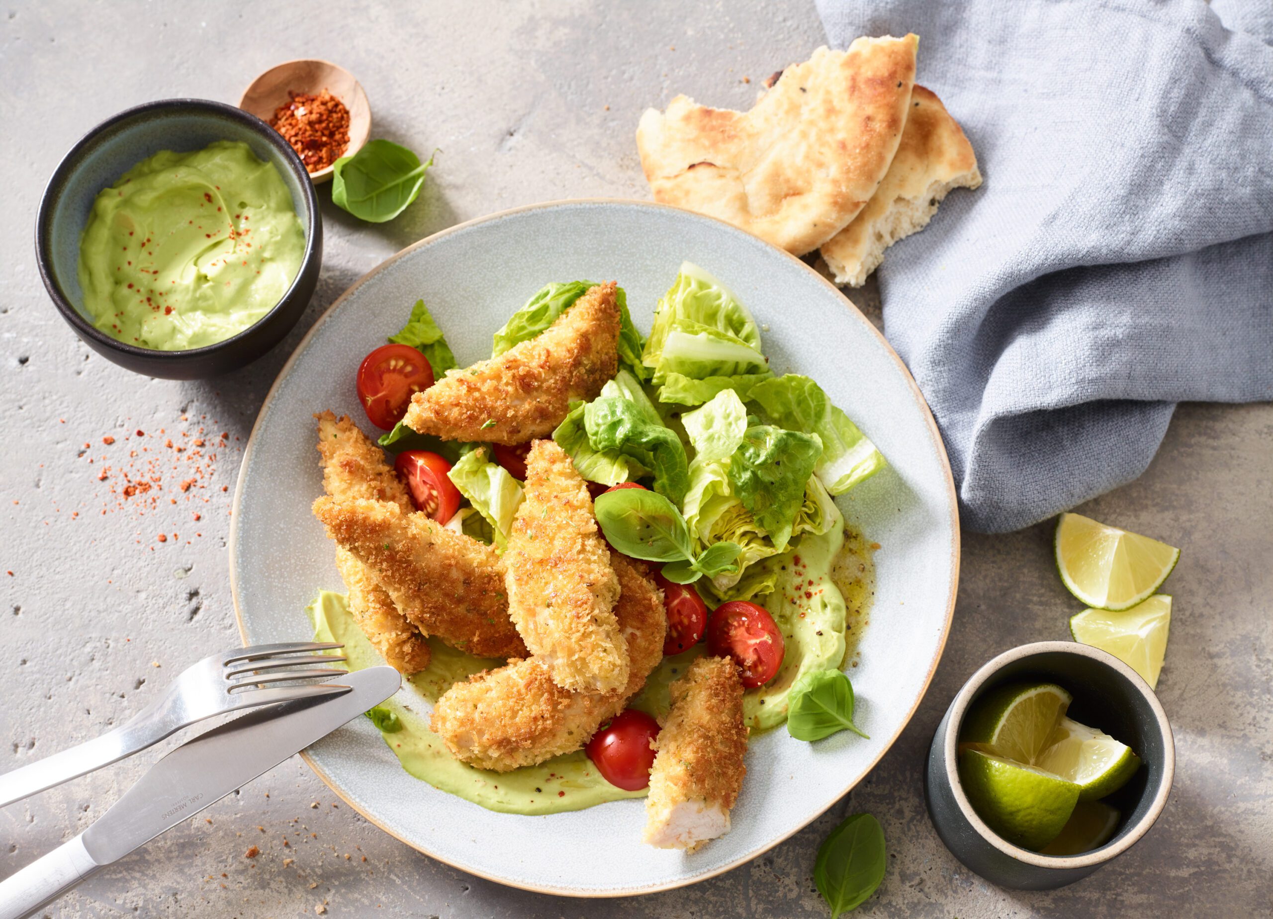 Knusprige Hähnchensticks mit Avocadosauce