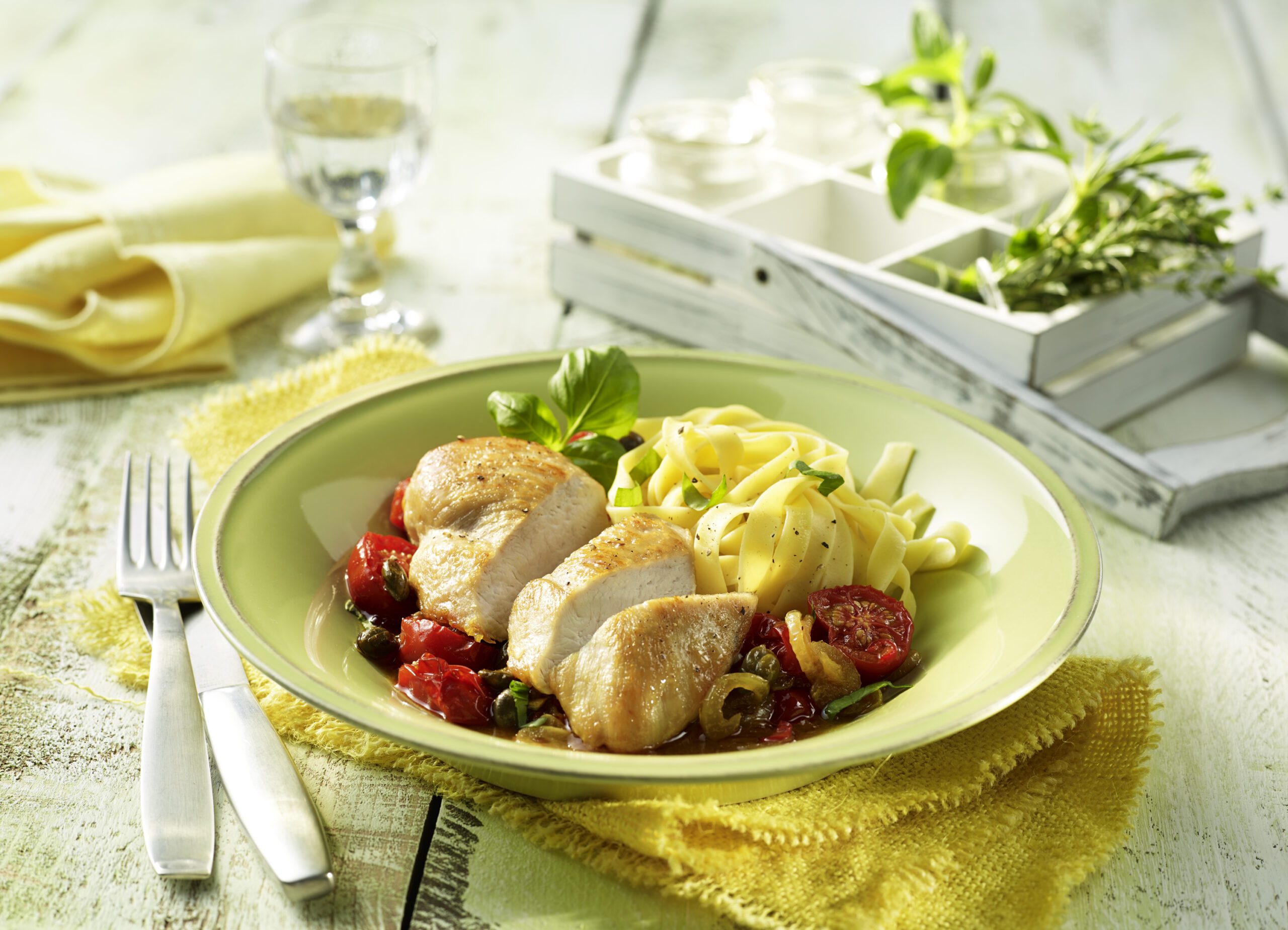 Provenzalisches Hähnchen  in Tomaten-Kapern-Sauce