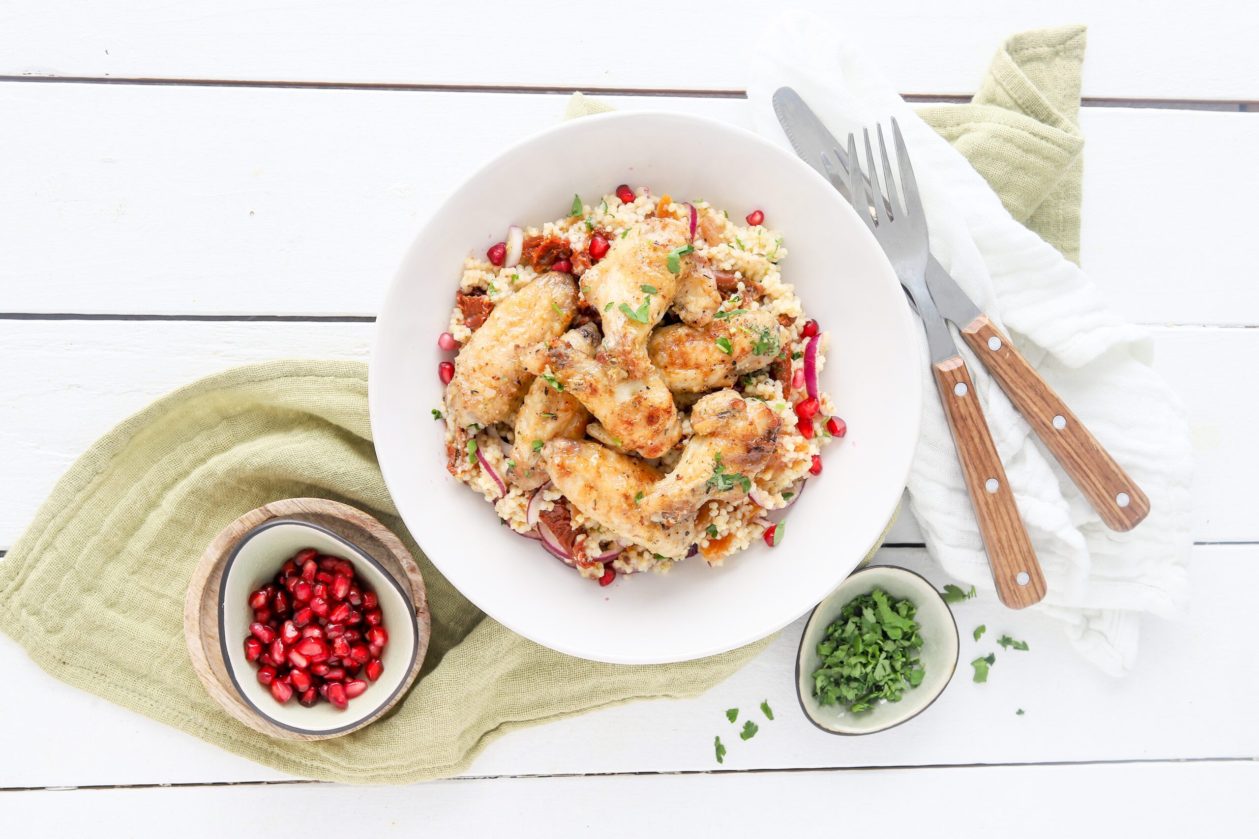 Gegrillte Chicken Wings mit Hirsesalat