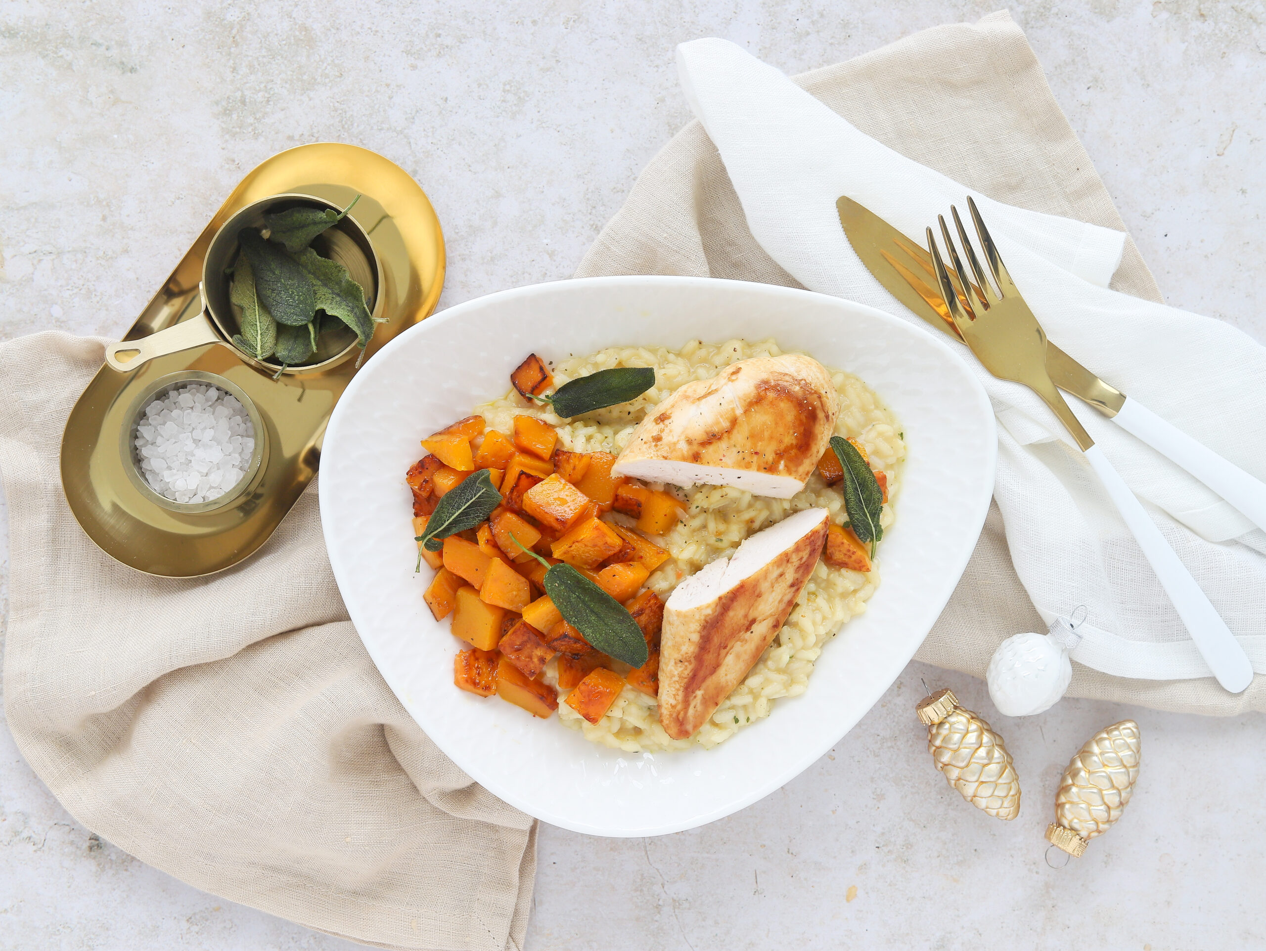 Hähnchenfilet auf Risotto mit Kürbiswürfeln