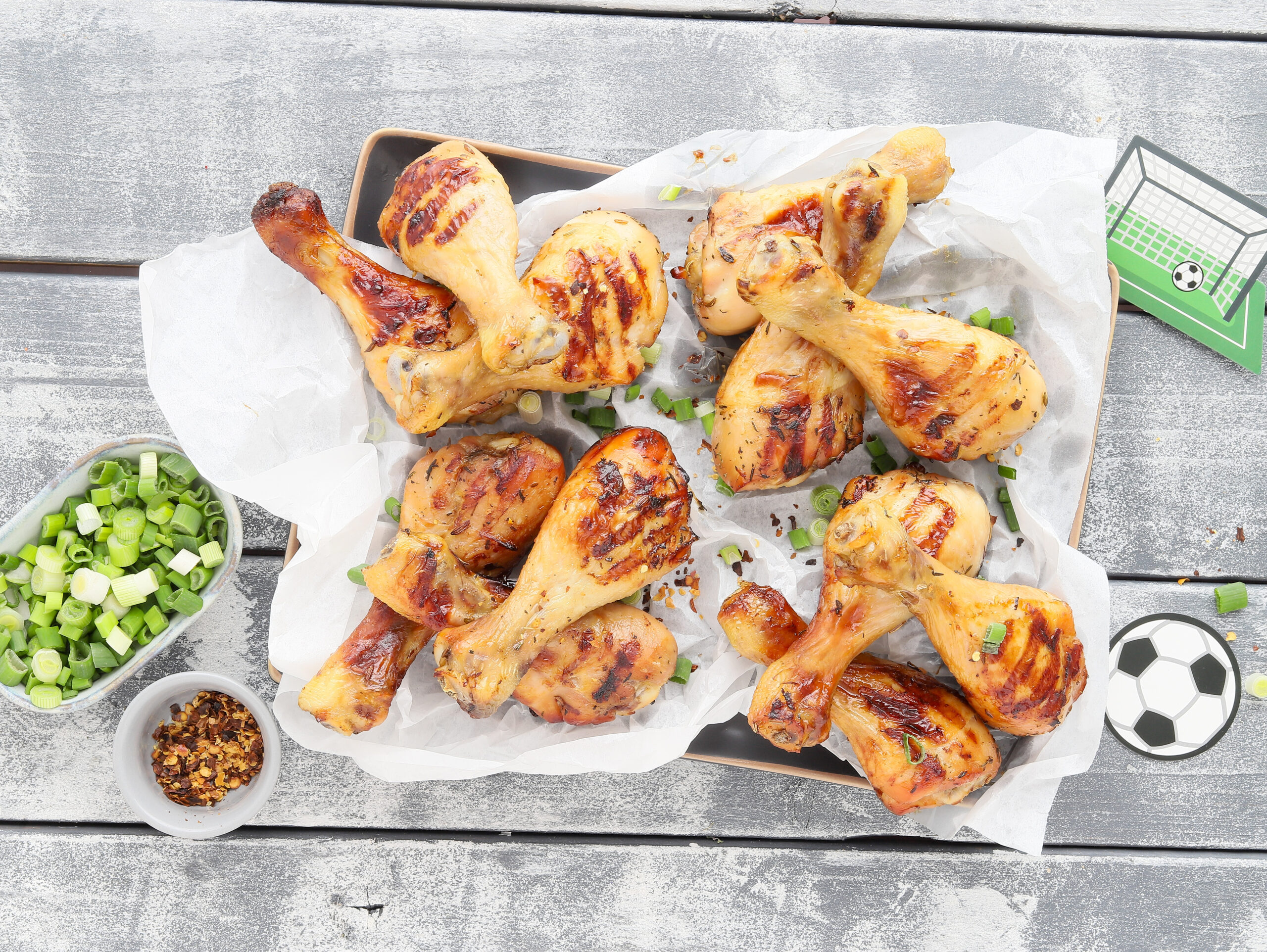 Gegrillte Drumsticks in Biermarinade
